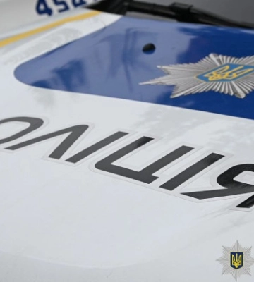 На Львівщині чоловік стріляв з рушниці по вантажівці, однак дріб рикошетом влучив йому в ногу