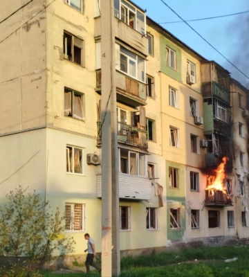 россияне атаковали Павлоград: пылает многоэтажка, есть жертвы и много пострадавших