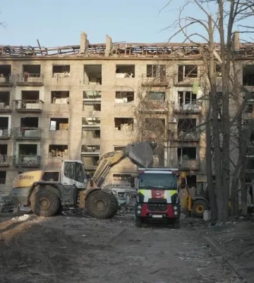 У Києві завершені пошуково-рятувальні роботи на місці російського удару по багатоповерхівці: жертв стало ще більше