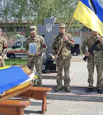 На Рожищенщині попрощалися із захисником України Дем&#039;яном Мельничуком. ФОТО