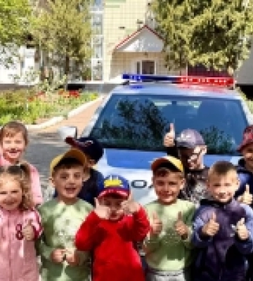 У Первомайську поліціянти навчали дошкільнят правил безпеки
