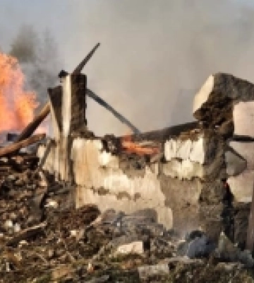 Росіяни скинули авіабомбу на житловий будинок на Донеччині: загинули батько і син