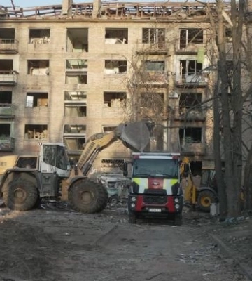 В Киеве завершили спасательную операцию на месте удара по жилому дому