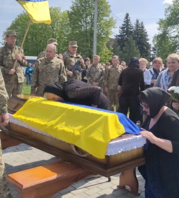 На Рожищенщині попрощалися із захисником України Дем&#039;яном Мельничуком. ФОТО