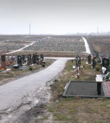 У вихідні на кладовище в Рівному заборонили заїжджати автомобілем