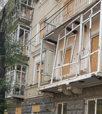 Последствия вражеских обстрелов Херсонщины: один человек погиб и четверо ранены, среди пострадавших - трое полицейских.&amp;hellip;