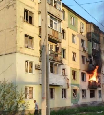 Атака на Павлоград: дрон попал в многоэтажку, погибли люди