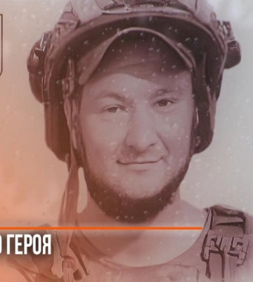 Спогади про захисника: на фасаді 13-го ліцею у Рівному відкрили пам’ятну дошку Максиму Загоройчуку (ВІДЕО)