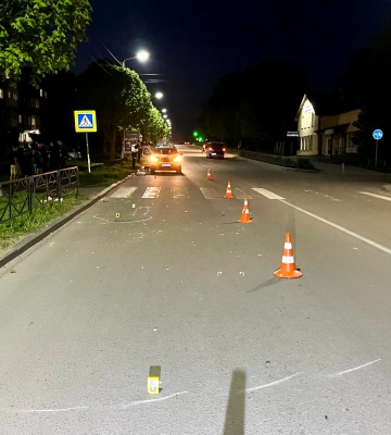 Мотоцикліст у Дубні збив дівчину та втік