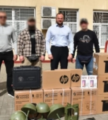 Кунг, РЕБ та інверторні генератори: Луцька громада передала військовим чергову партію допомоги