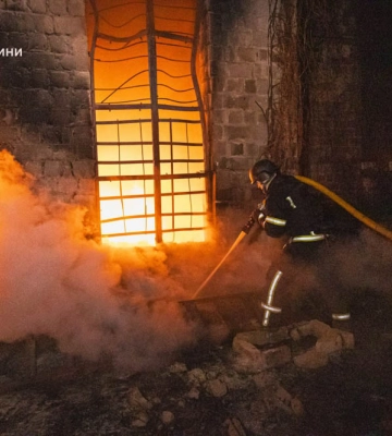 Минулої ночі шість російських беспілотників вдарили по Харкову (відео, фото)