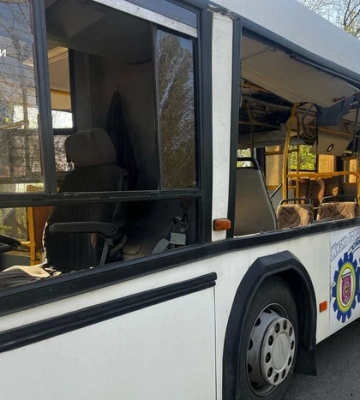На Дніпропетровщині окупанти вдарили дроном по автобусу: десятки загиблих і поранених