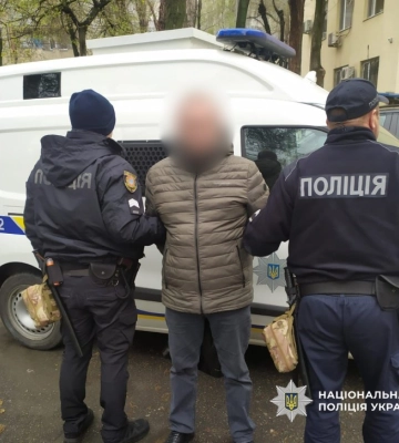 В Одесі чоловік скоїв розбійний напад на таксиста