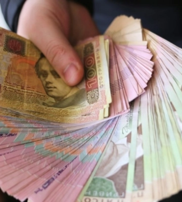 Мінімальна зарплата заморожена на рівні 8 тисяч гривень: коли чекати підвищення