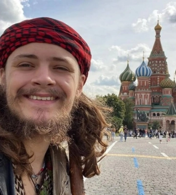 Символи миру, екопротести і фронт на Донеччині. Син топпосадовиці американського ЦРУ загинув на війні проти України