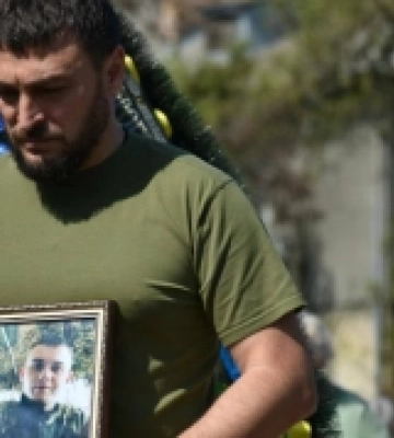 На Миколаївщині Снігурівська громада провела в останню путь захисника Дениса Васильєва