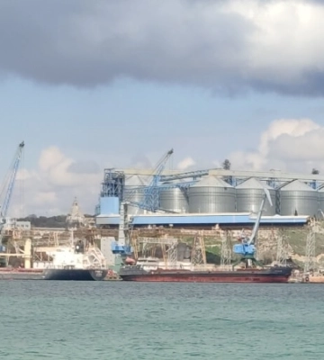 У внутрішніх водах України затримано судно, яке вивозило зерно з порту Севастополя – Прокуратура АРК
