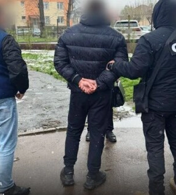 За 6 тис доларів США обіцяли службу у тилу – на Буковині затримали двох експосадовців ТЦК і СП