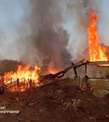 Рашисти вдарили двома авіабомбами по селищу на Донеччині — є загиблі