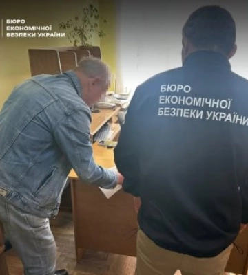На Закарпатті детективи БЕБ викрили масштабне зберігання нелегальних сигарет