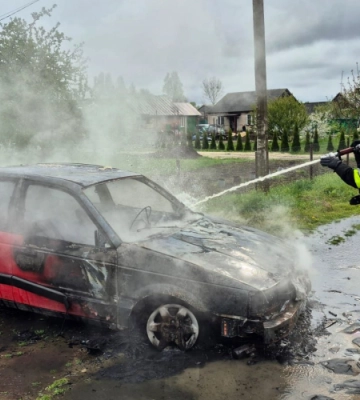 У селі на Волині загорівся автомобіль