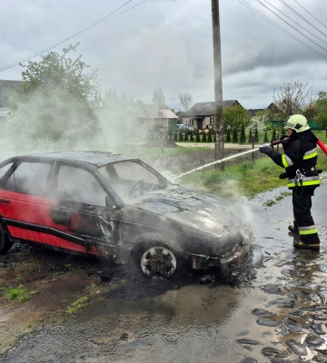 У селі на Волині загорівся автомобіль