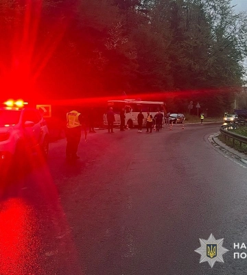 Загинула 12-річна пасажирка автобуса в ДТП на Львівщині. Затримано водія вантажівки