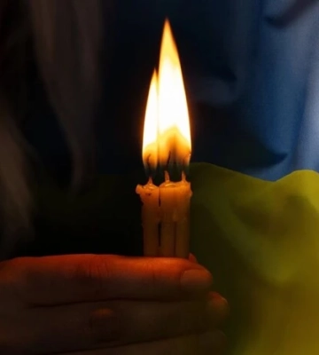У Києві склали адмінпротокол на жінку, яка в День жалоби слухала російську музику