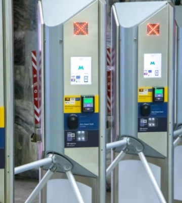 У метро Києва тимчасово не працює оплата карткою через збій у «Ощадбанку»