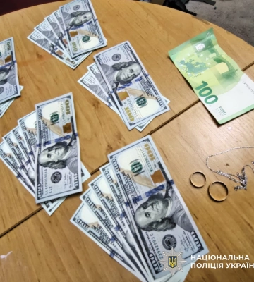 На Закарпатті поліцейські затримали злодія, який викрав з будинку понад 100 тисяч доларів