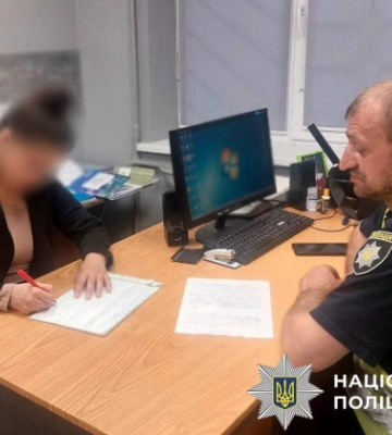 У Києві склали адмінпротокол на жінку, яка в День жалоби слухала російську музику