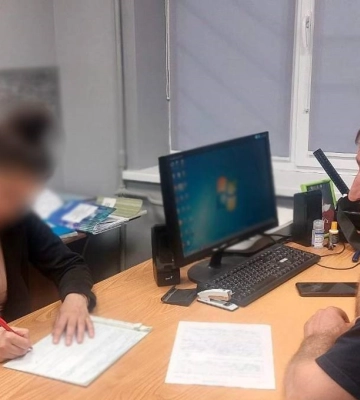 В Киеве в День траура женщина слушала русскую музыку: на нее составили протокол