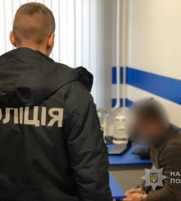 На Одещині серед білого дня чоловік пограбував касу в крамниці