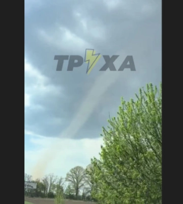 На Київщині зафіксували торнадо – відео
