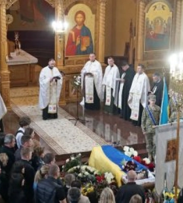 Мукачево провело в останню дорогу полеглого Героя Андрія Задорожного Мукачево провело в останню дорогу полеглого Героя Андрія Задорожного