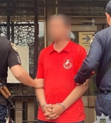 Перехопили сусіди: в Дніпрі чоловік намагався пограбувати квартиру військового, який зараз на фронті