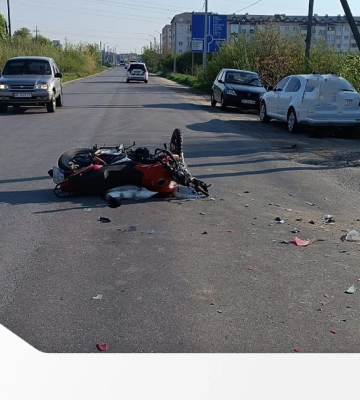 На Львівщині внаслідок зіткнення мотоциклу та легковика постраждав водій двоколісника. ФОТО