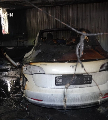 На одеському СТО загорілася автівка (фото, відео)
