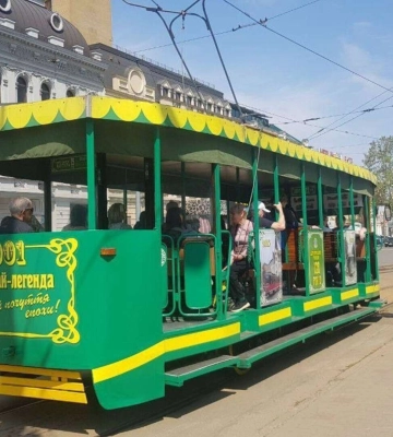 Поїздки «з вітерцем» історичним маршрутом: у Дніпрі відновив роботу ретро-трамвай