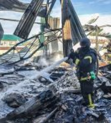 Пожежники Харківщини ліквідували пожежу на підприємстві після атаки російських дронів
