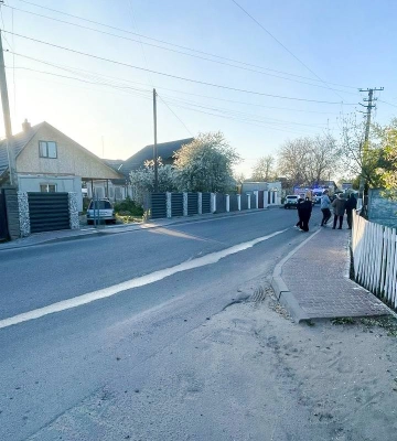 На Рівненщині п’яний водій вантажівки протаранив паркан і будинок