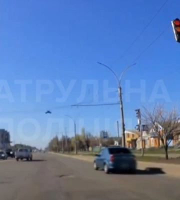 У Сумах п'яний водій проїхав на червоний сигнал світлофора (відео)
