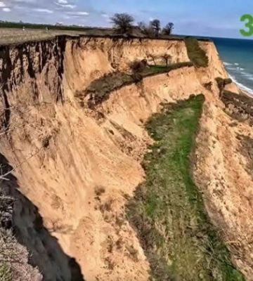 Біля Одеси стався масштабний зсув ґрунту в море