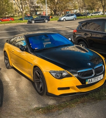 В Киеве заметили очень редкий спорткар BMW 2000-х с интересным тюнингом 