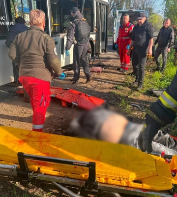 Дев’ятеро загиблих у Марганці та 30 поранених: росіяни вдарили по автобусу з людьми