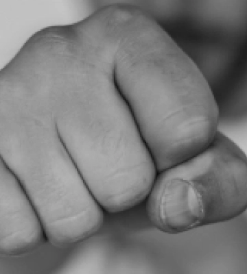 На Одещині чоловіка оштрафували за побиття знайомого під час нічної сварки