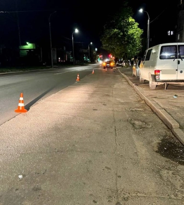 У Рівному пенсіонер вийшов зі свого авто, а його збив інший водій