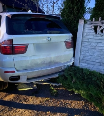 У Городку біля Рівного фура знесла паркан та врізалась у будинок