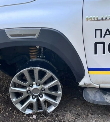 В Антонівці евакуаційне авто поліції наїхало на міни