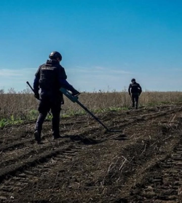 На Ізюмщині підірвалося авто: поранені троє людей
